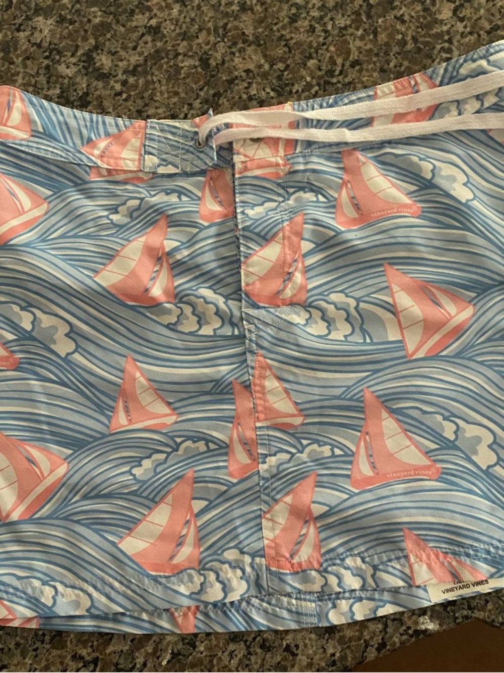 Vineyard Vines Skirt. Super cute. Size 8. Good condition.